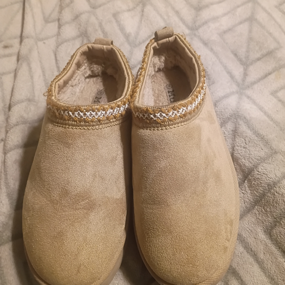 Mudd Kids Tan Slip-On Shoes